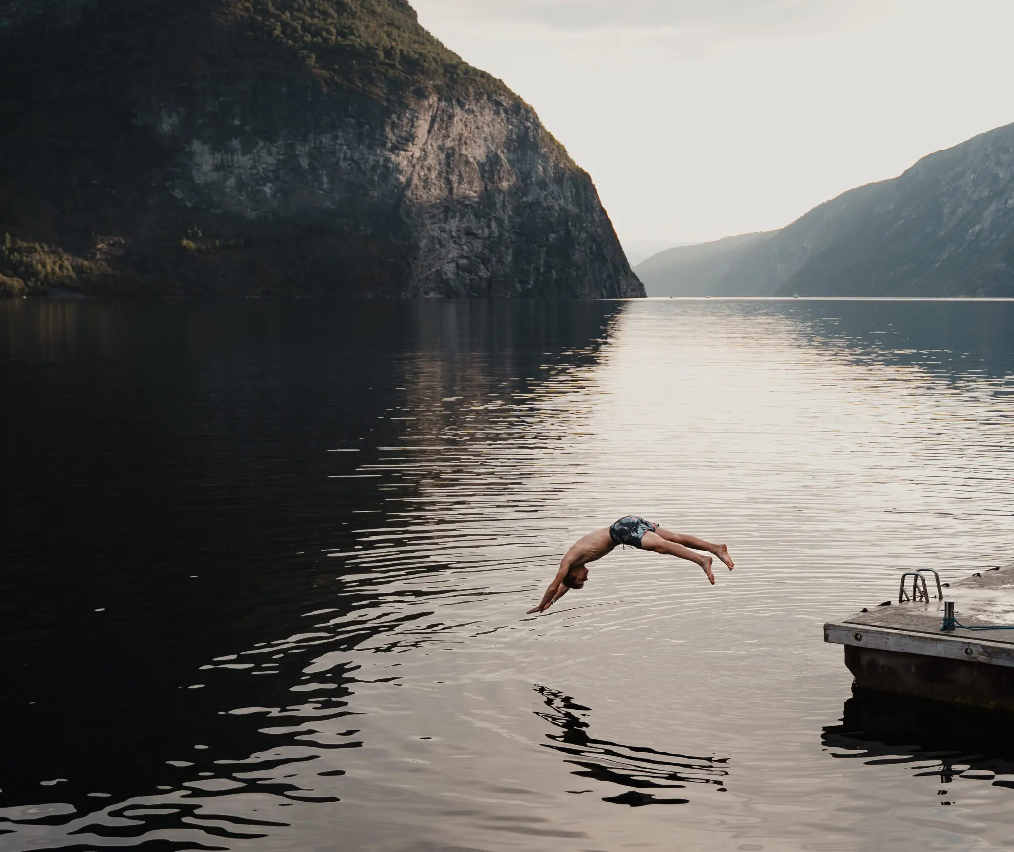man diving in fjords - kayaking - Norway fjord - hiking in Norway - kayaking - from Brussels airport