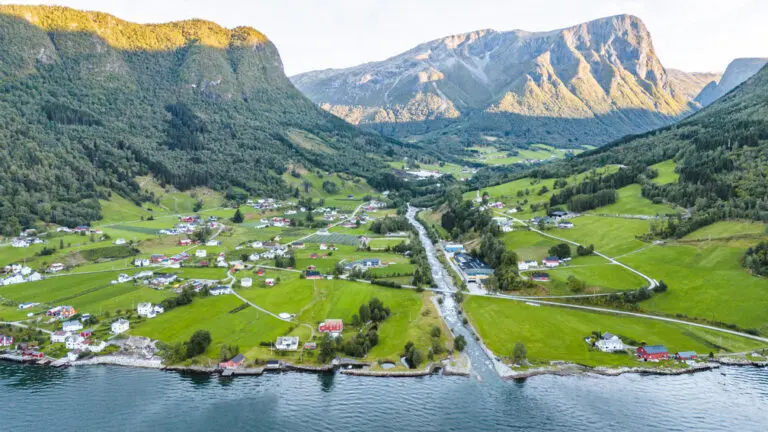 Aerial view from Fresvik, Norway -Kajakken - Noorwegen fjord - wandelen in Noorwegen - kayaking - vanaf luchthaven Brussel