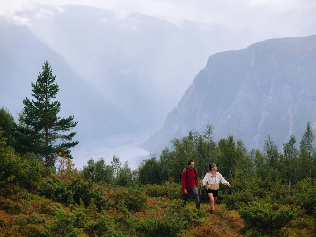 2 hikers with view in fjords