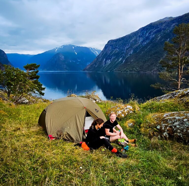 2 people camping in the Nærøyfjord - Kajakken - Noorwegen fjord - wandelen in Noorwegen - kayaking - vanaf luchthaven Brussel