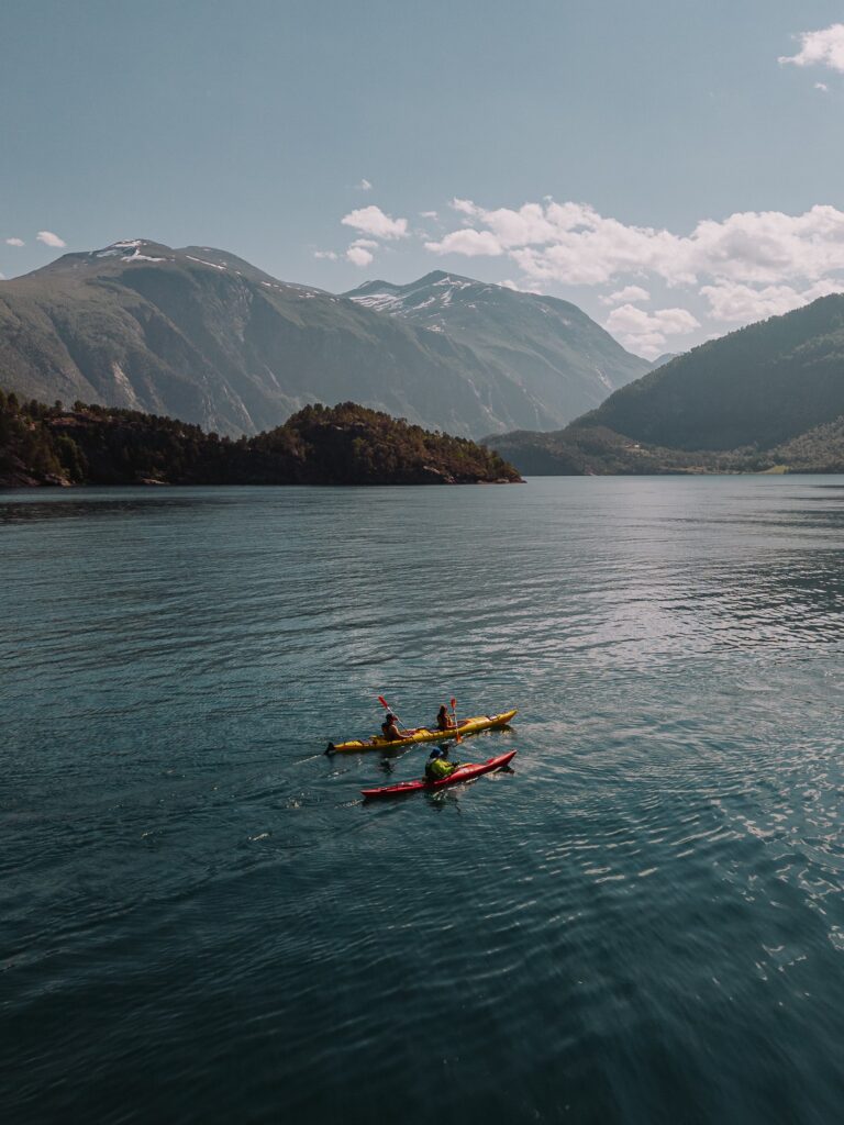 Discover the most beautiful fjords of Norway! Activities, must-sees, and expert tips: everything you need to know before you go kayaking in Norway!